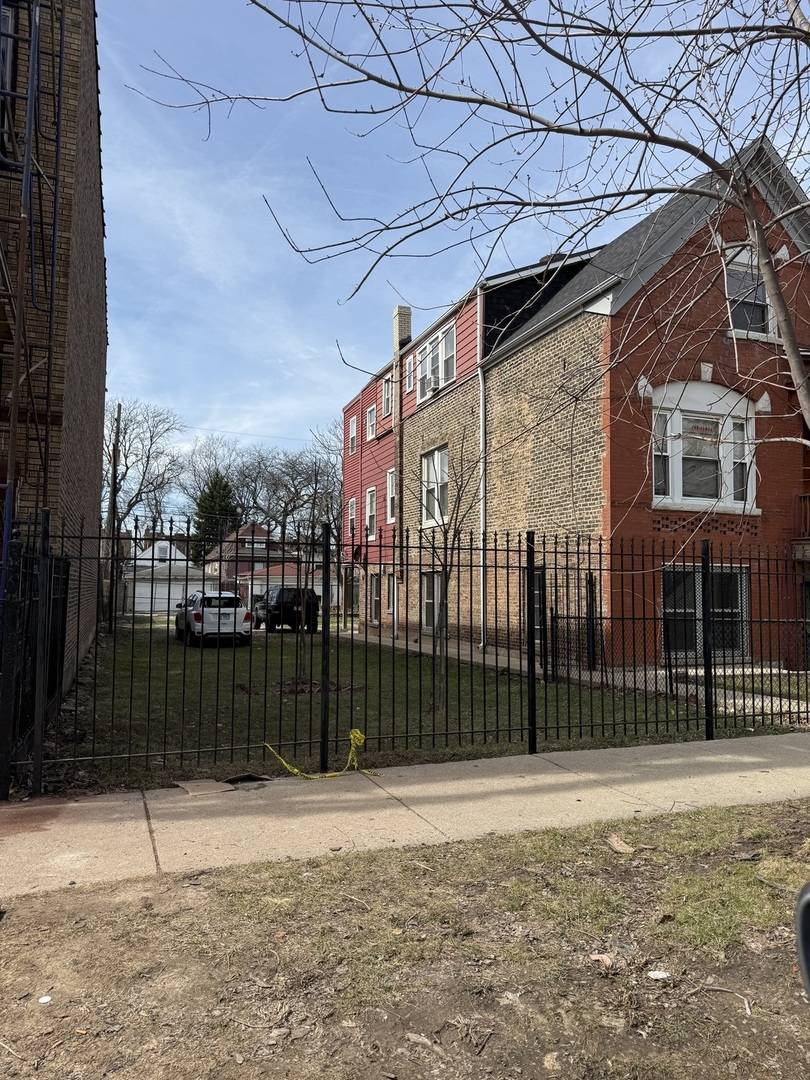 830 N SPRINGFIELD AVE, Chicago, IL 60651