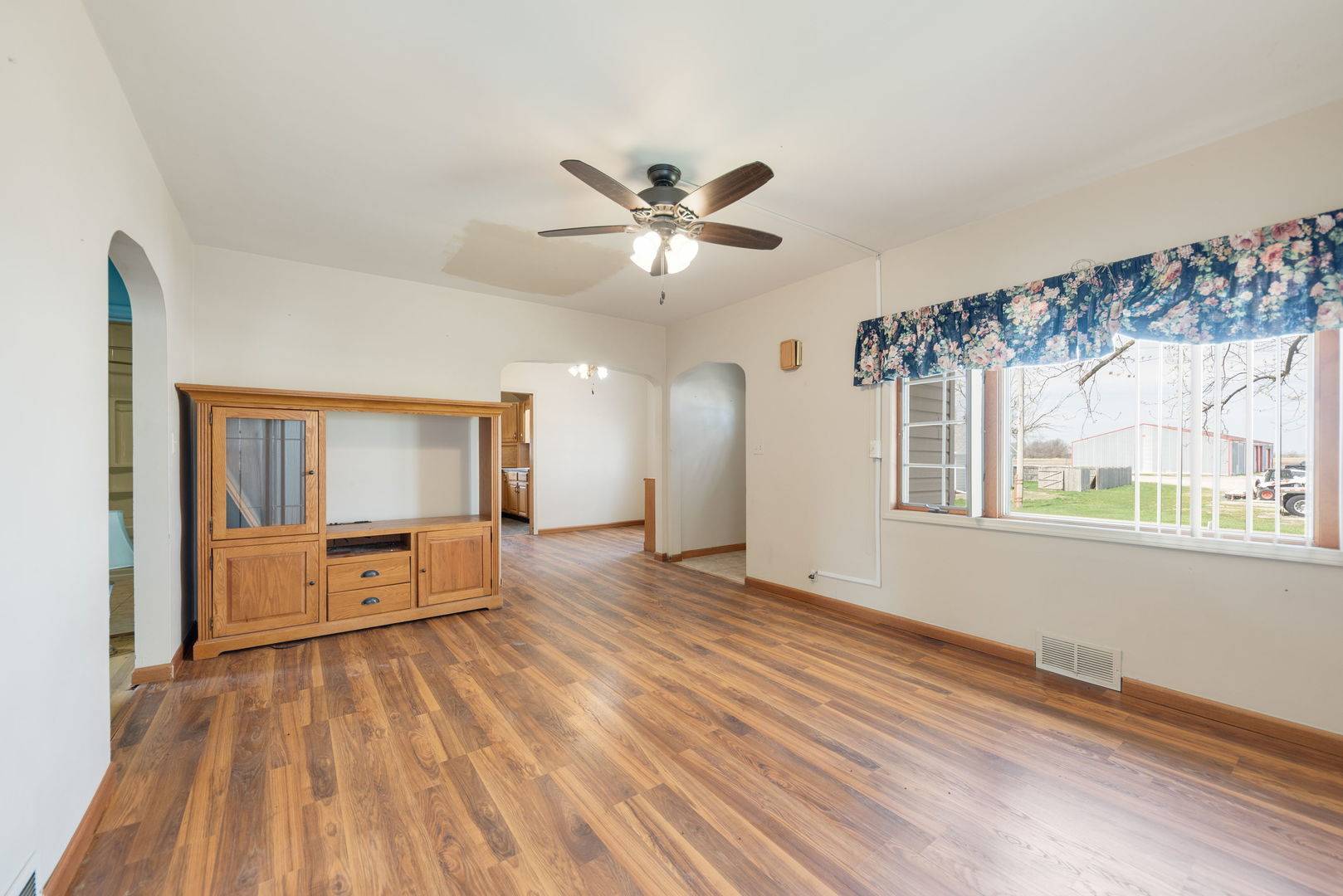 105 Seiler ST, Martinton, IL 60951