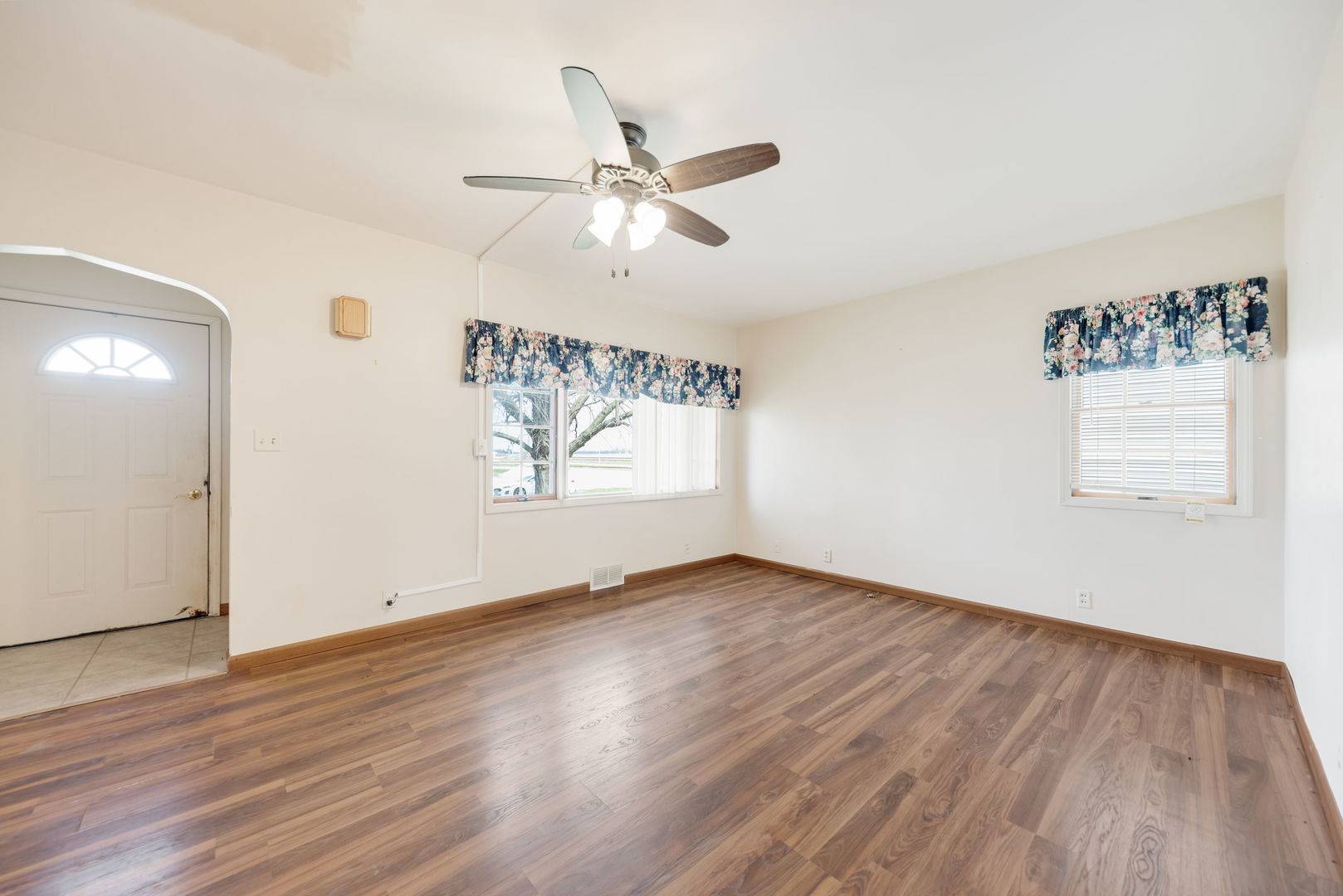 105 Seiler ST, Martinton, IL 60951