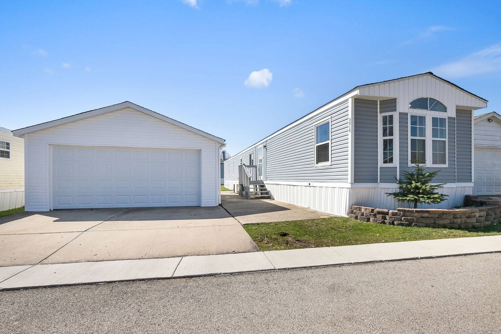 3515 Barb AVE, Park City, IL 60085