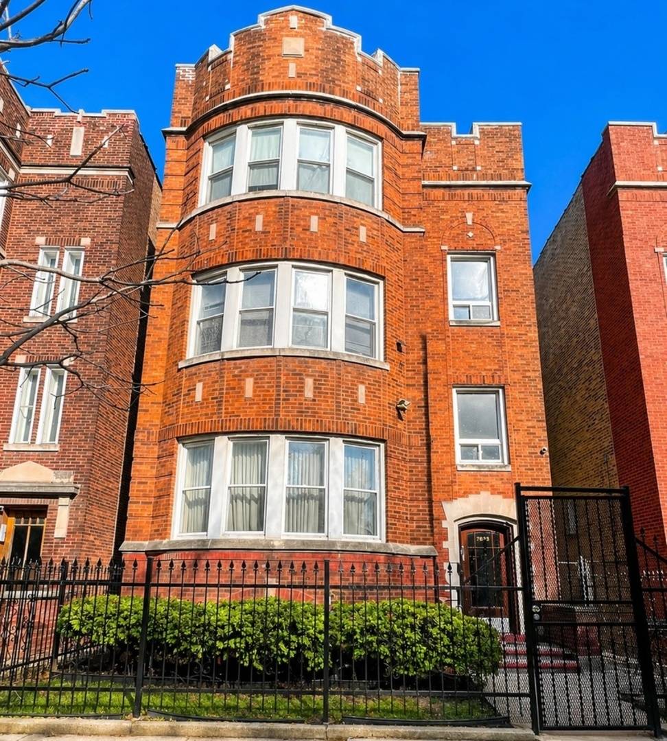 7823 S Cornell AVE, Chicago, IL 60649