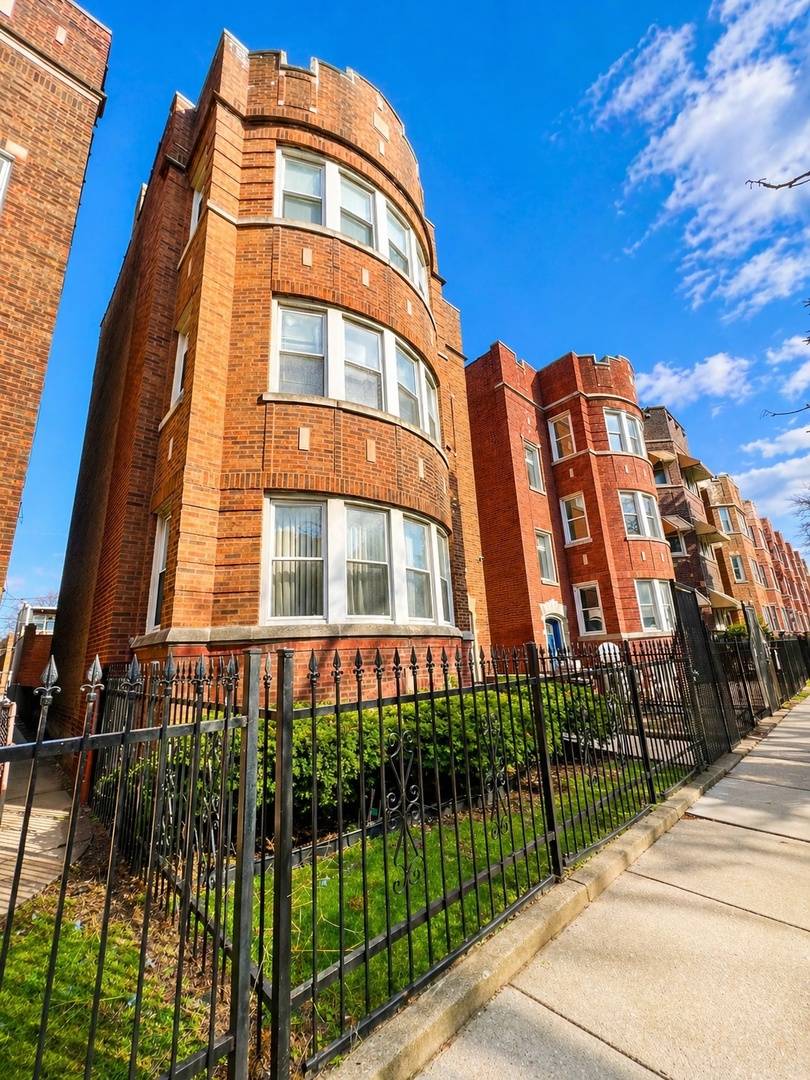 7823 S Cornell AVE, Chicago, IL 60649