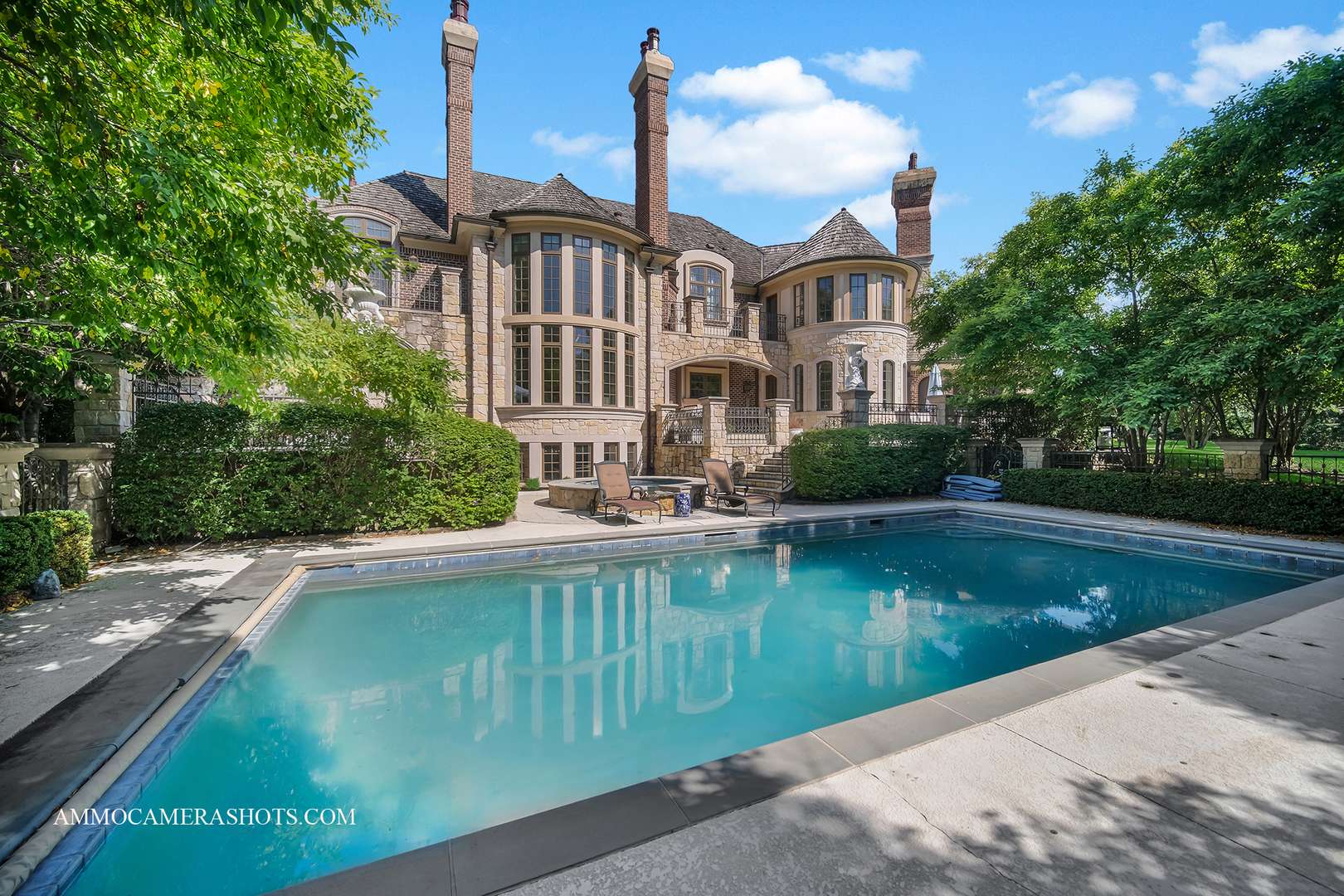 8 Brooke LN, South Barrington, IL 60010