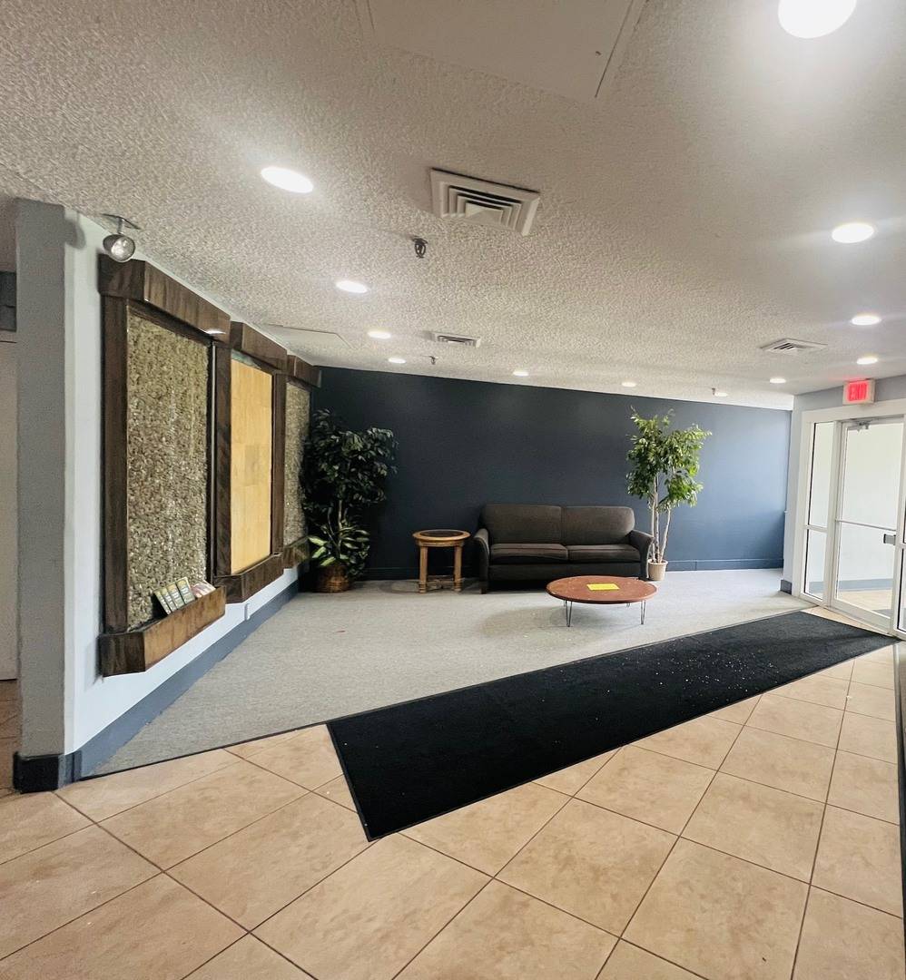 1750 N Marywood AVE #513, Aurora, IL 60505