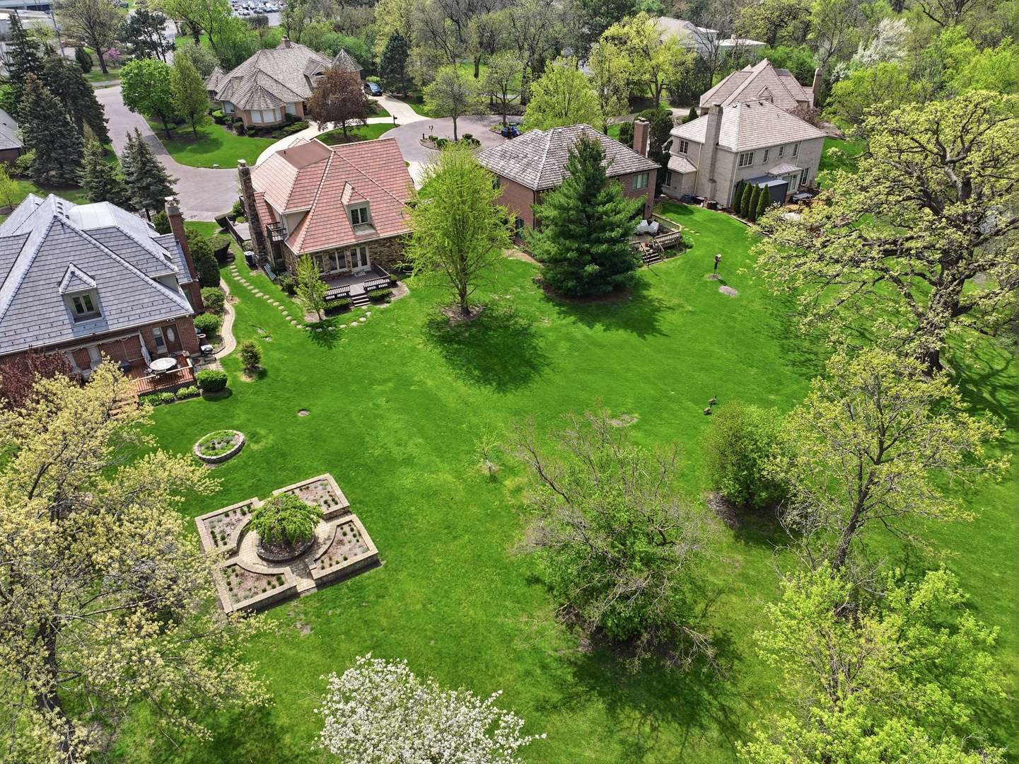 910 Red Fox LN, Oak Brook, IL 60523