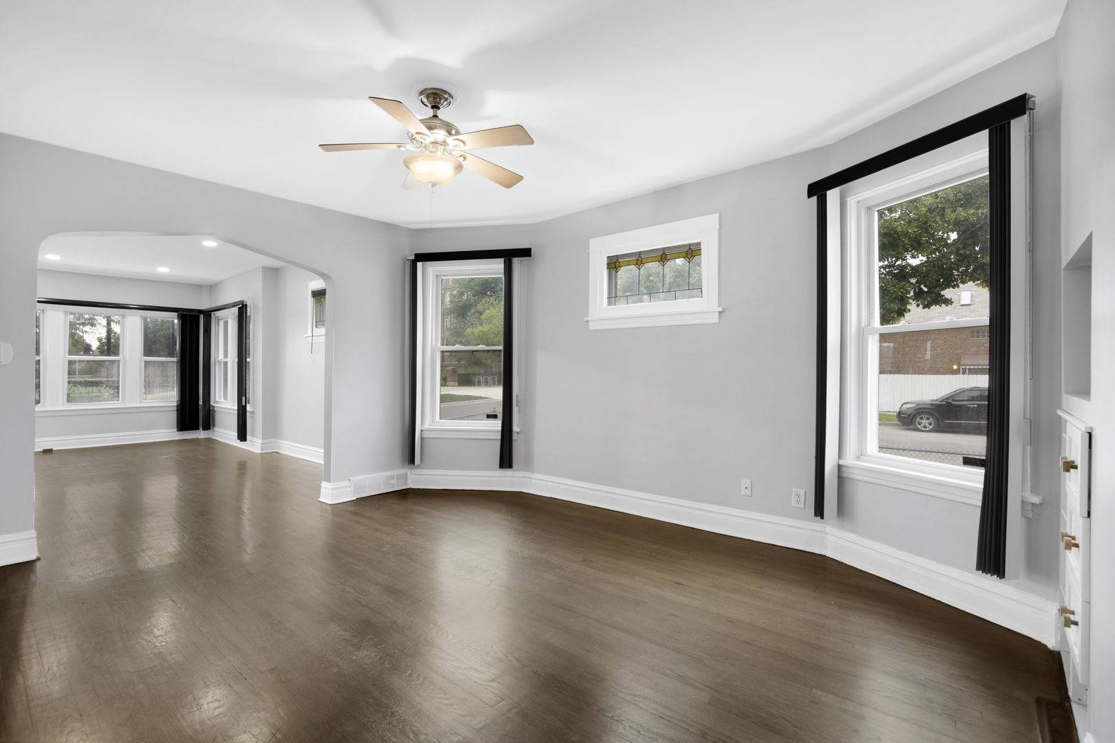 6254 W Barry AVE, Chicago, IL 60634