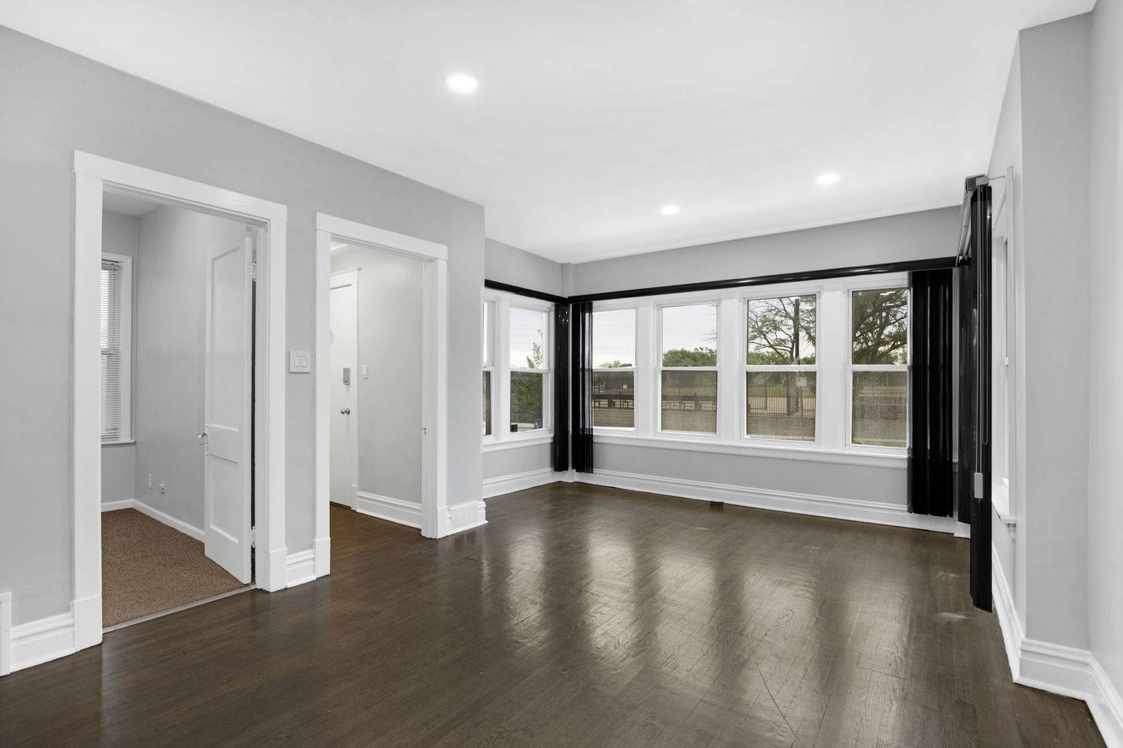 6254 W Barry AVE, Chicago, IL 60634