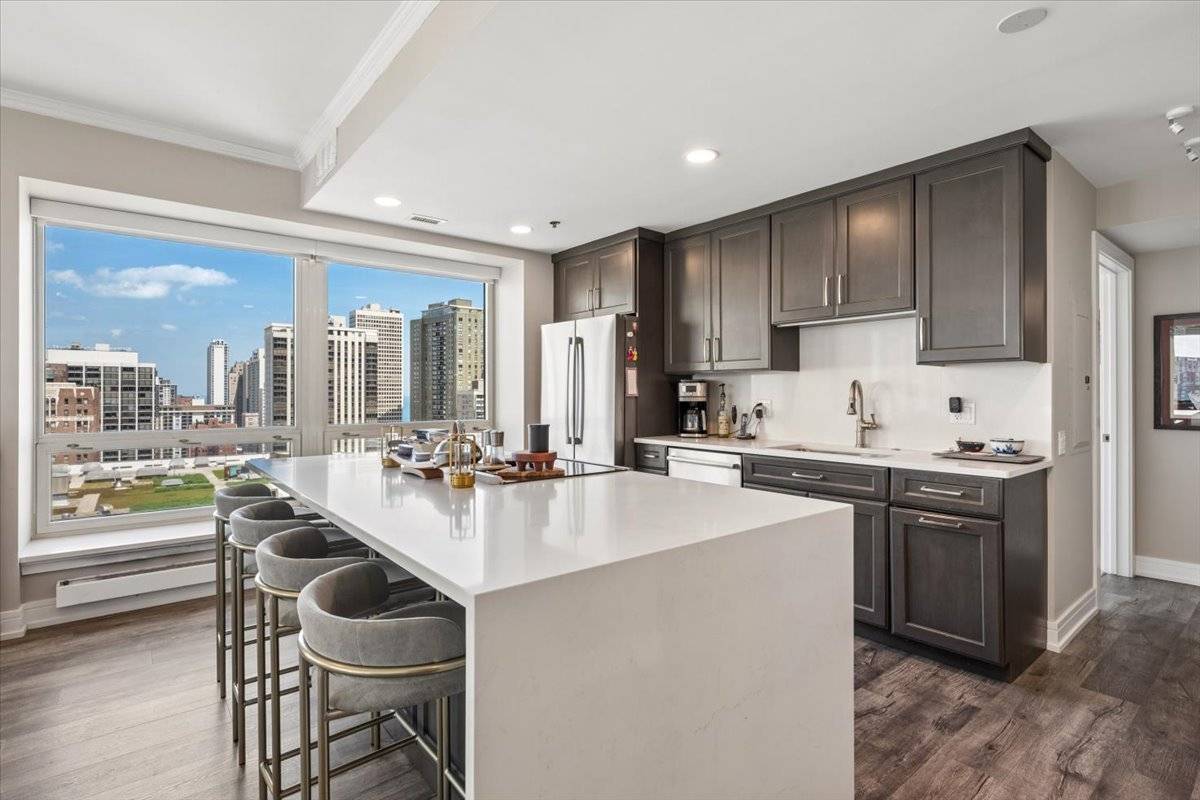 57 E Delaware PL #1805, Chicago, IL 60611