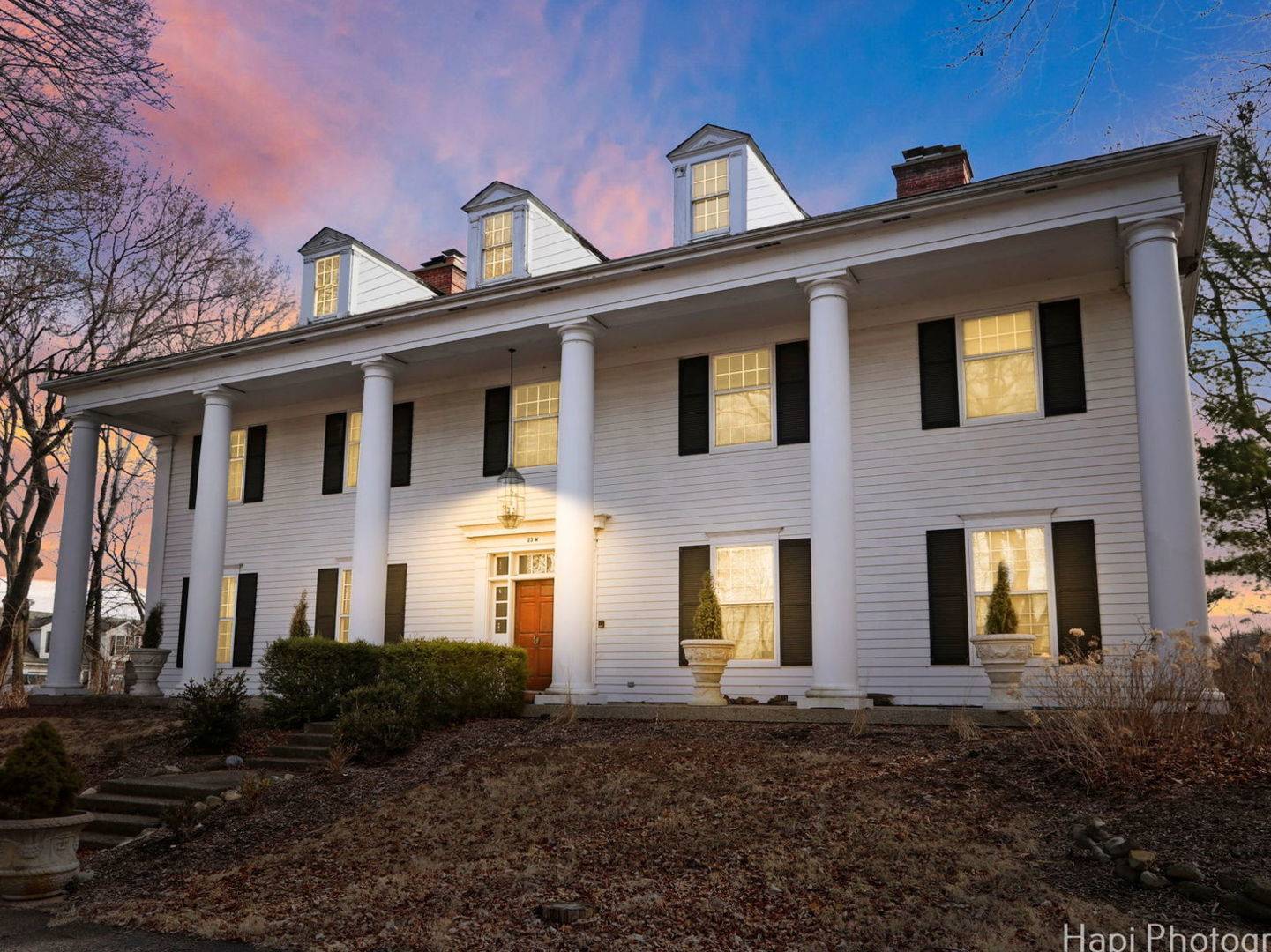 23 W County Line RD, Barrington Hills, IL 60010