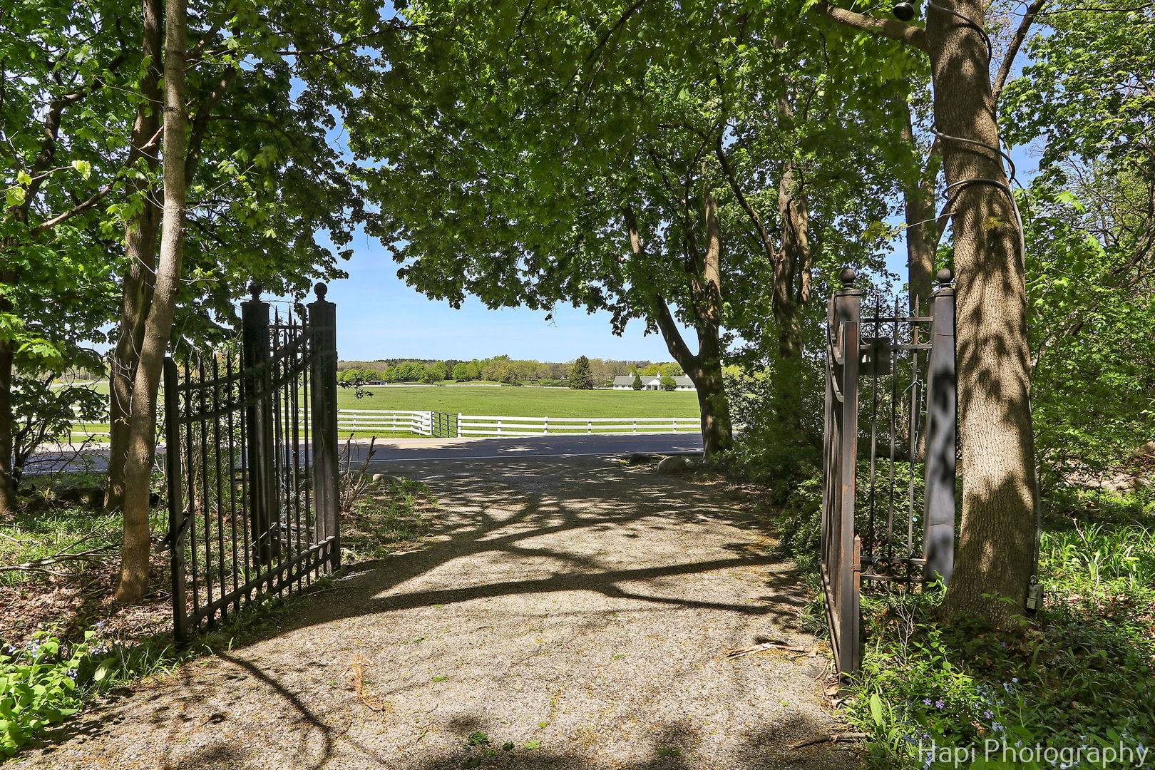 23 W County Line RD, Barrington Hills, IL 60010