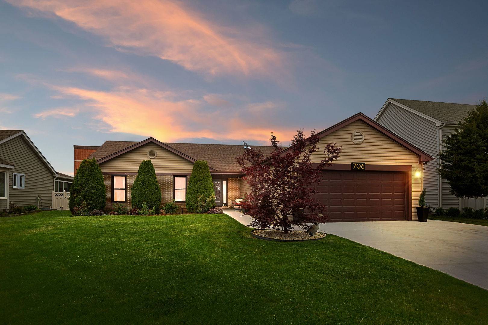 706 S Noah TER, Mount Prospect, IL 60056