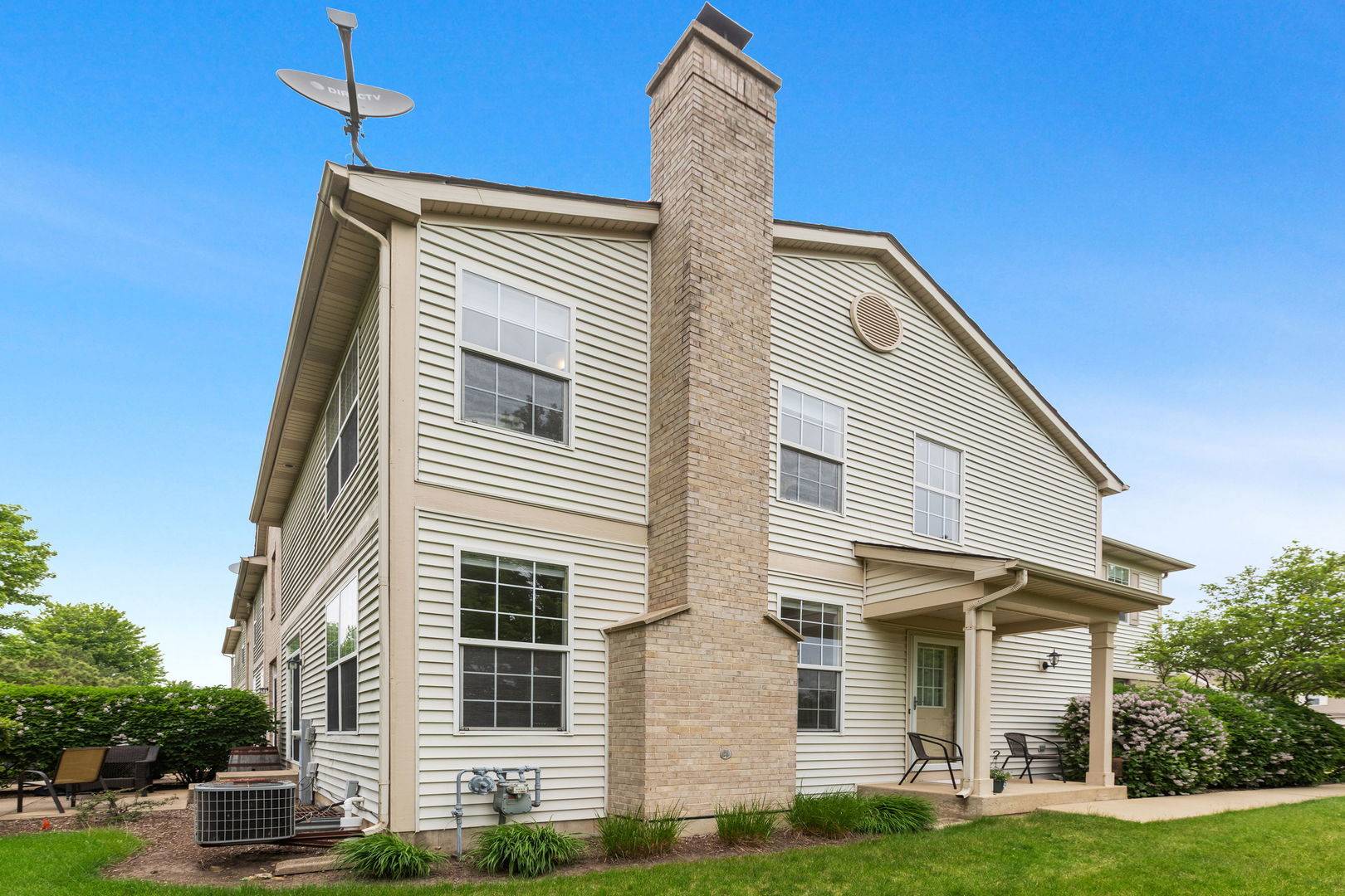 1116 Loganbury CT, Elgin, IL 60120