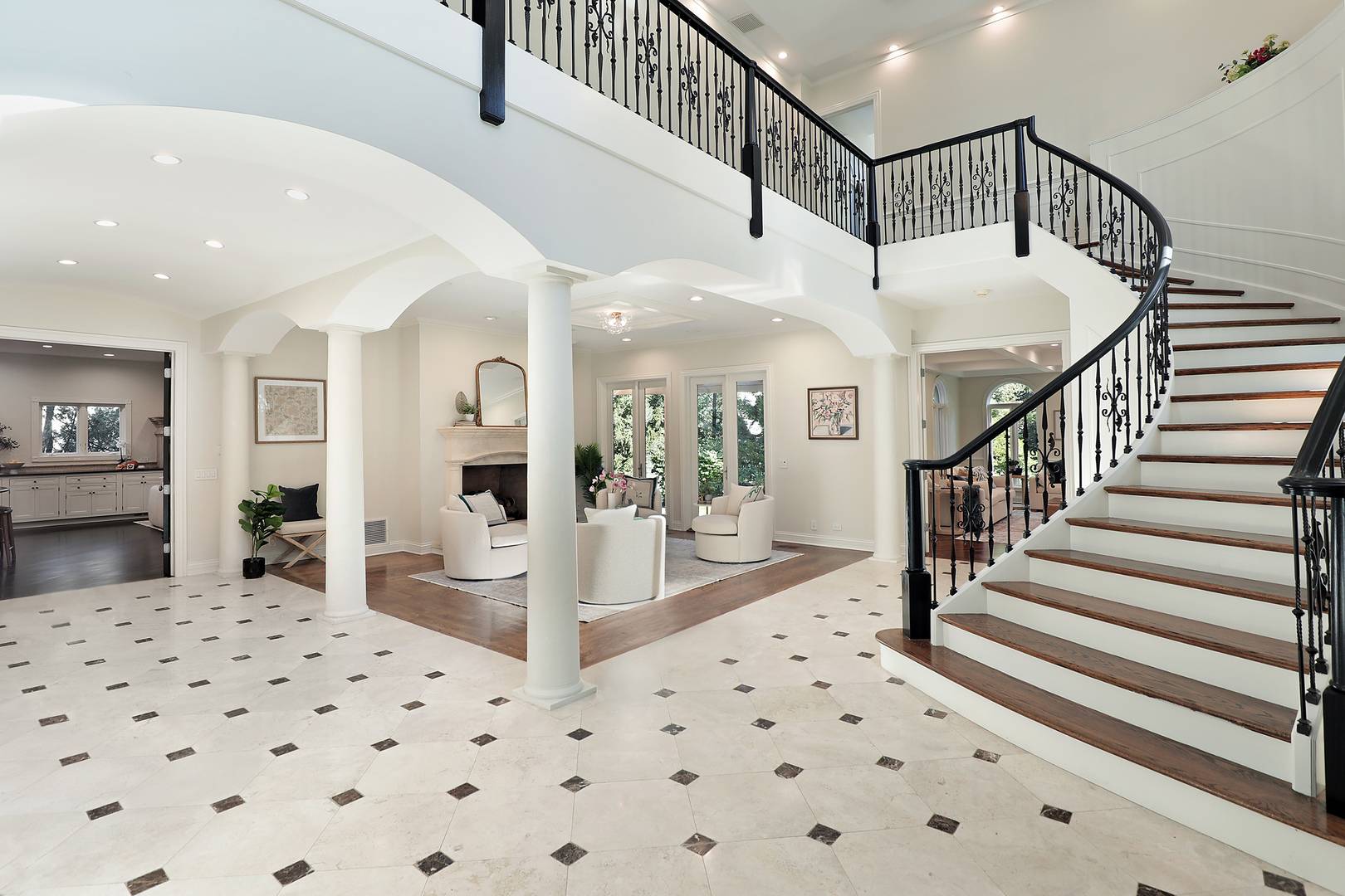 1015 Sheridan RD, Winnetka, IL 60093