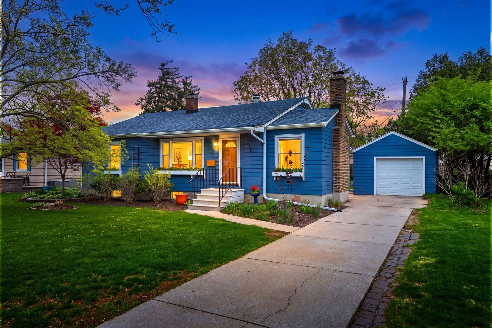 826 N Main ST, Naperville, IL 60563