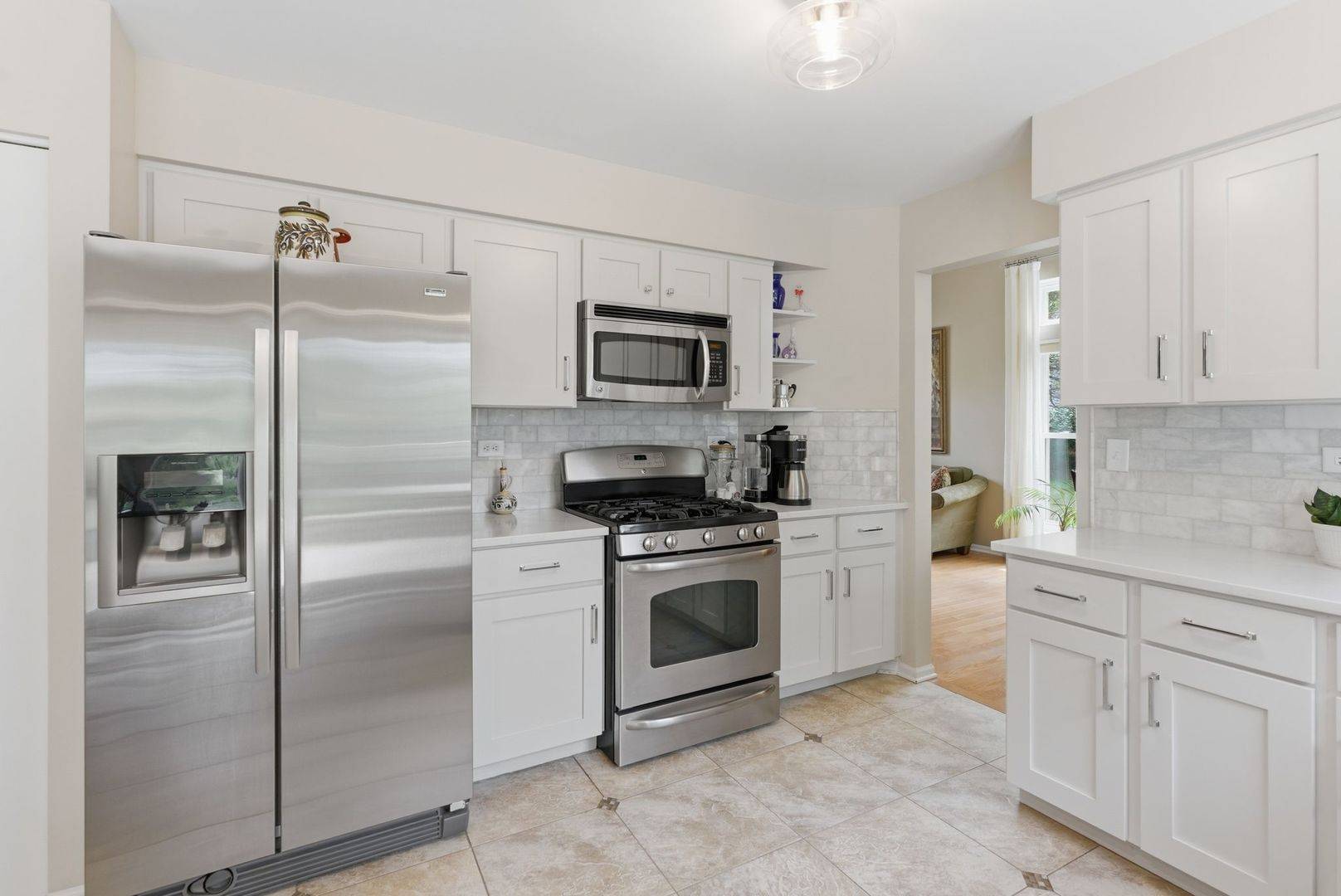 1422 Almaden LN, Gurnee, IL 60031