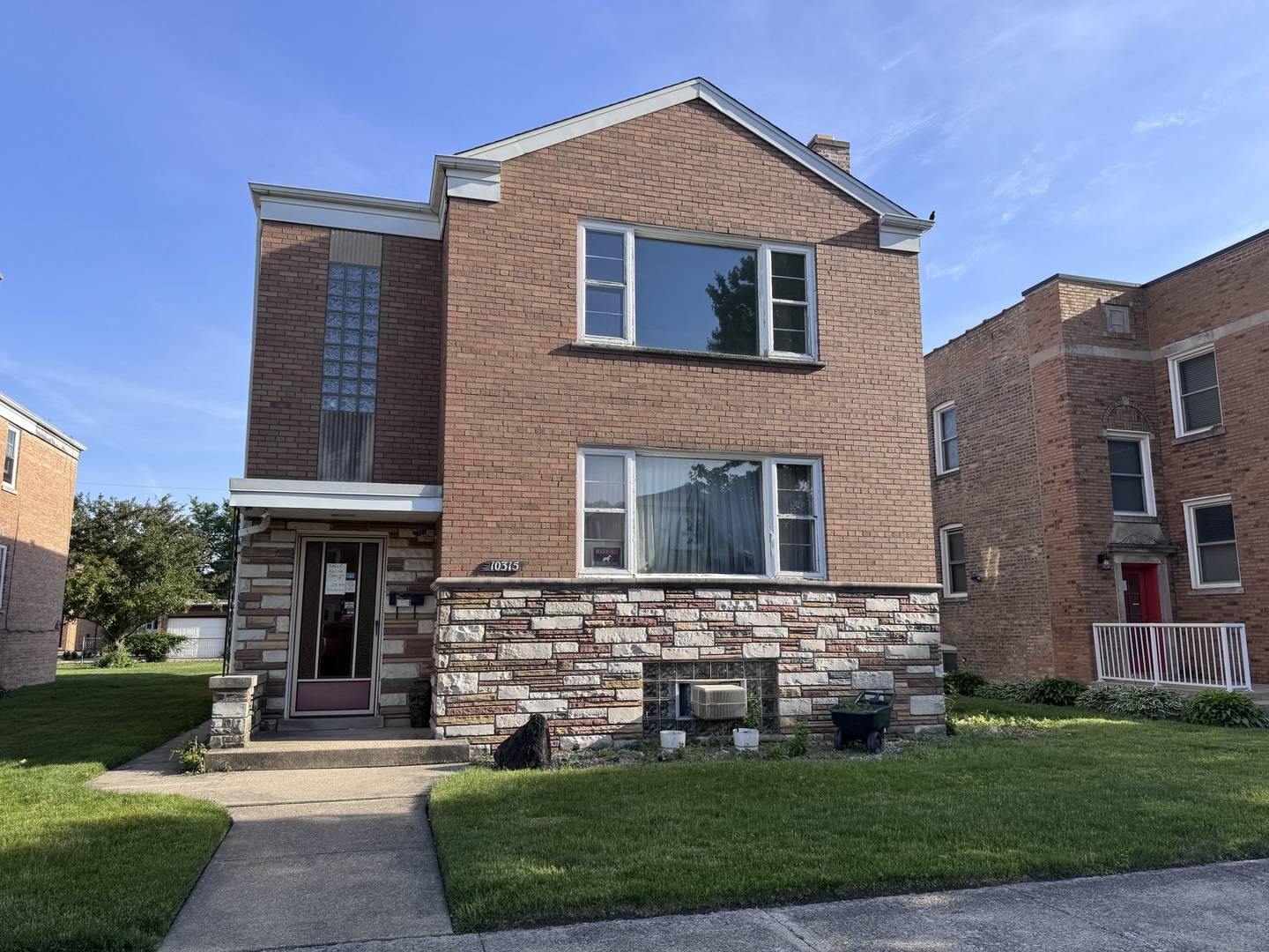 10315 Chaucer ST #2, Westchester, IL 60154