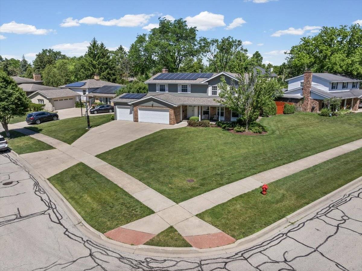 1660 Clavinia AVE, Deerfield, IL 60015