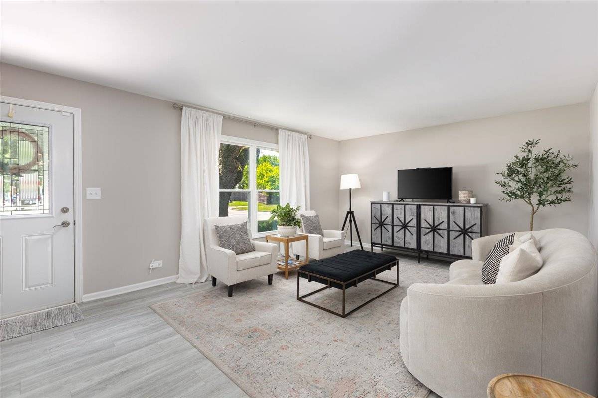 5 Redstart RD, Naperville, IL 60565