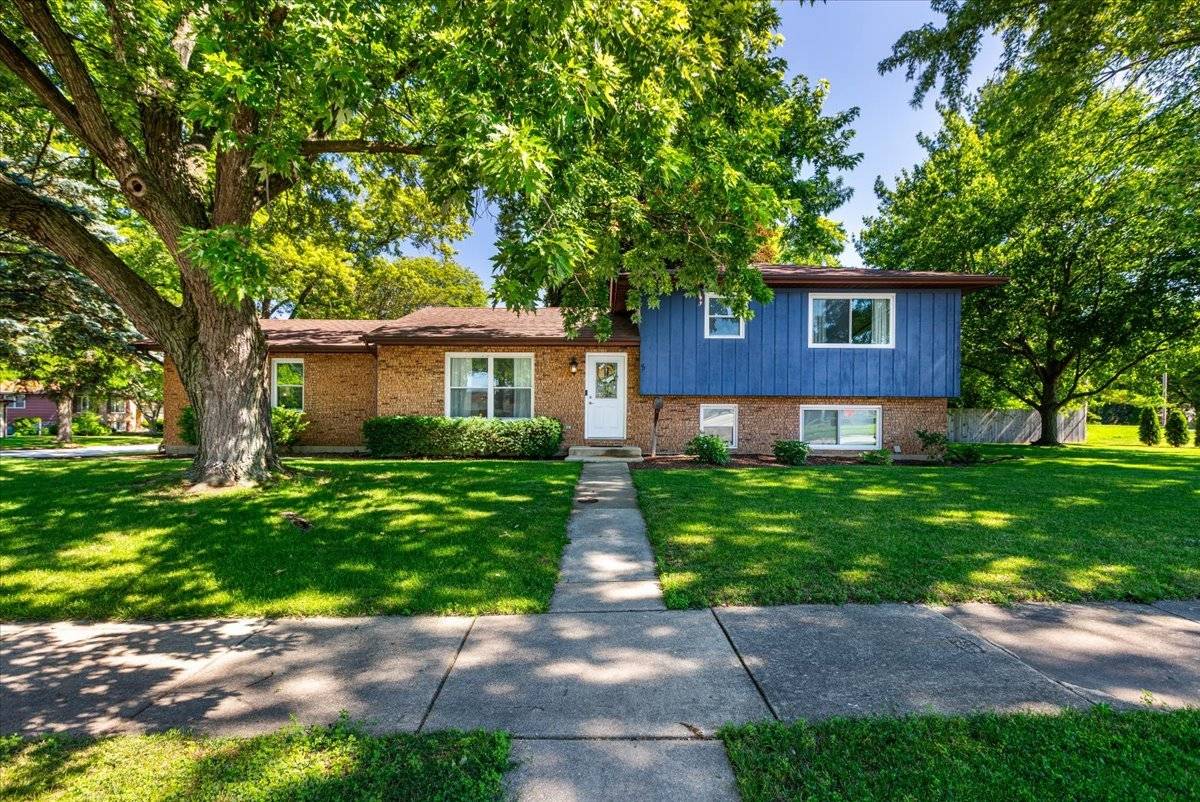 5 Redstart RD, Naperville, IL 60565