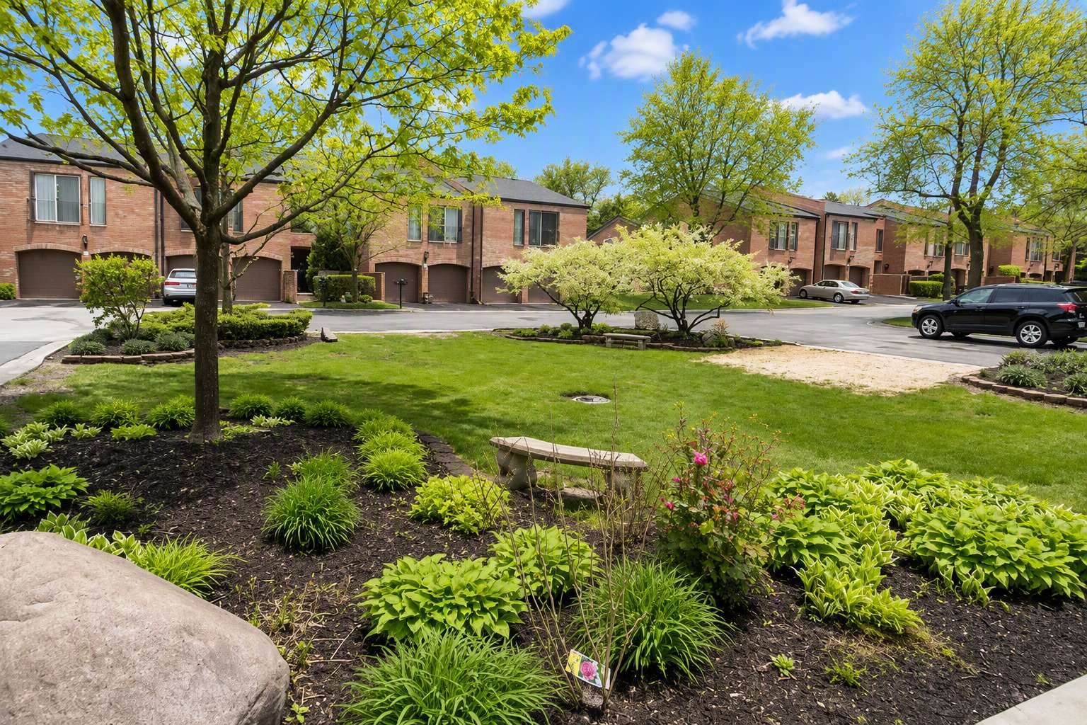 2S727 Williamsburg CT, Oak Brook, IL 60523