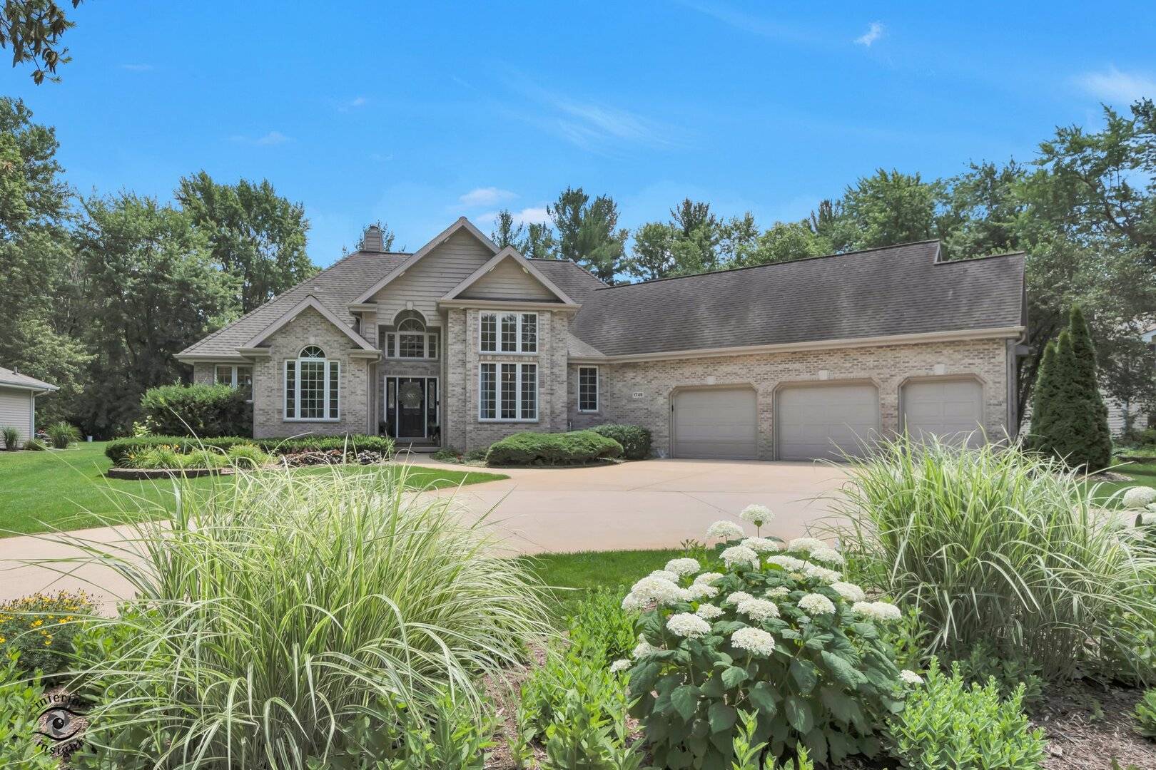 1749 Bittersweet DR, St. Anne, IL 60964