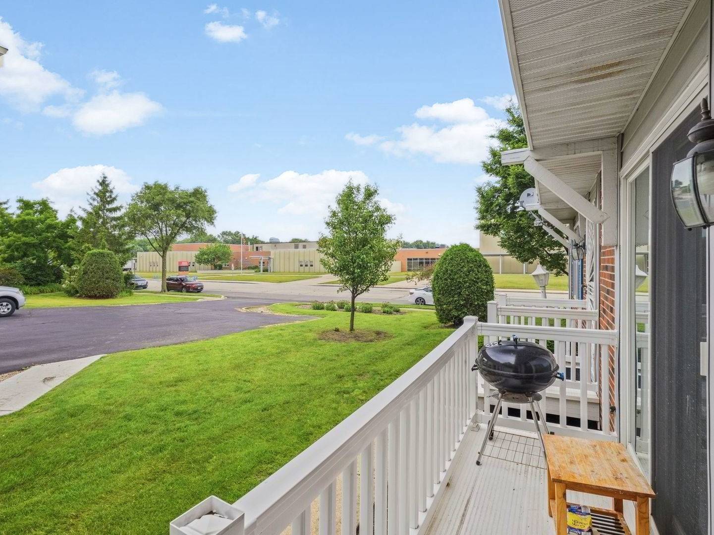 306 Milton CT #B, Bloomingdale, IL 60108