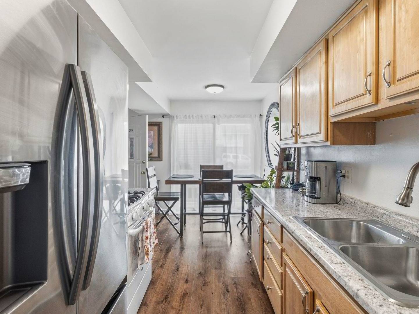 306 Milton CT #B, Bloomingdale, IL 60108