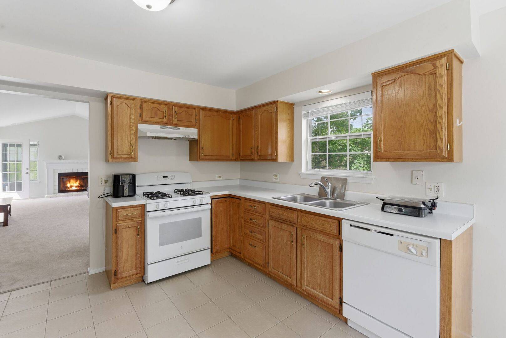 206 Glasgow LN #B206, Schaumburg, IL 60194
