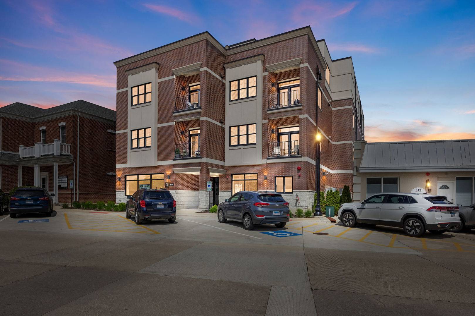 514 Hillgrove AVE #202, Western Springs, IL 60558
