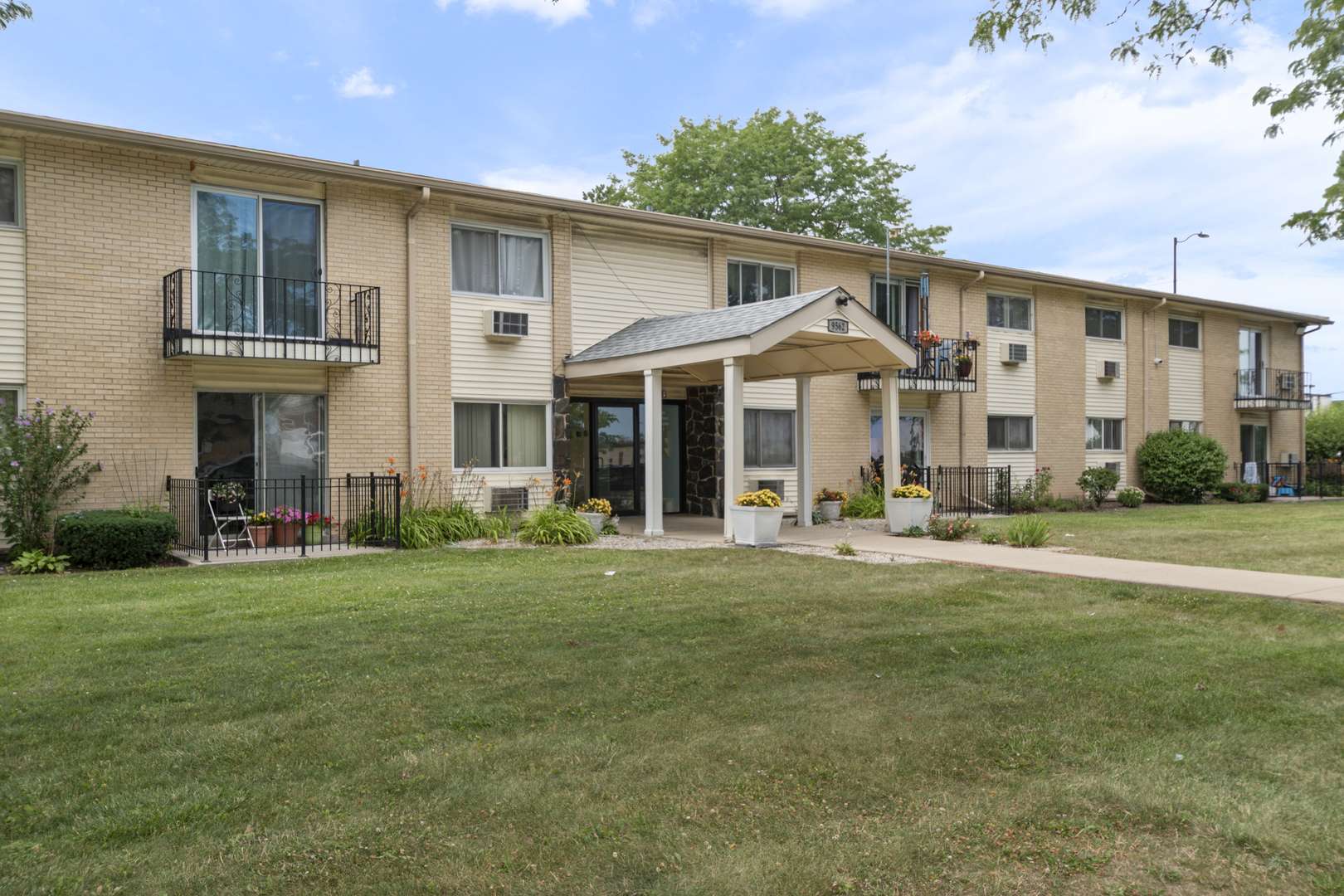 9562 PARK LN #2I, Des Plaines, IL 60016