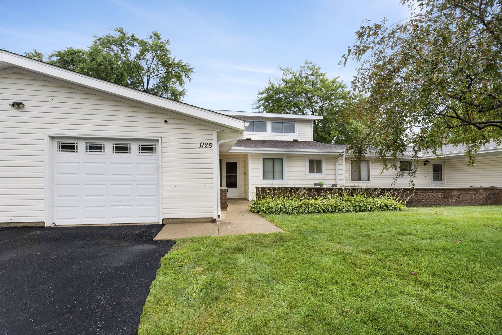 1125 Danvers CT, Schaumburg, IL 60193