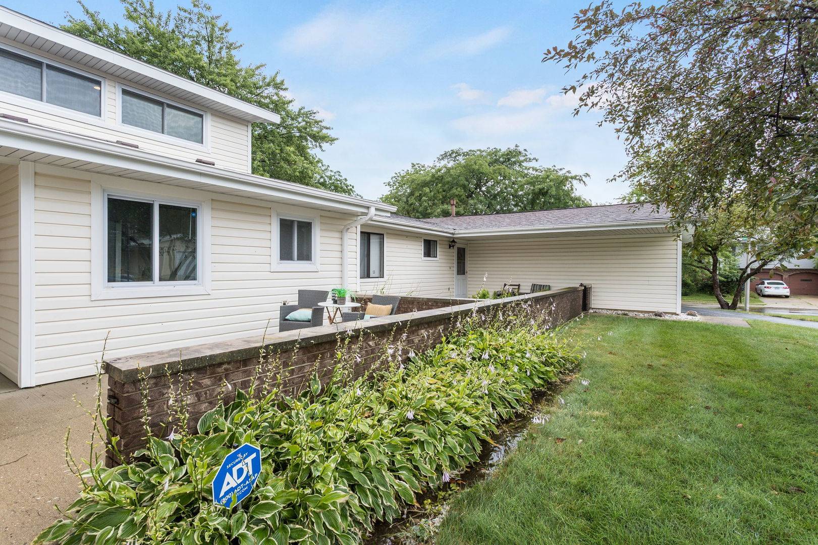 1125 Danvers CT, Schaumburg, IL 60193