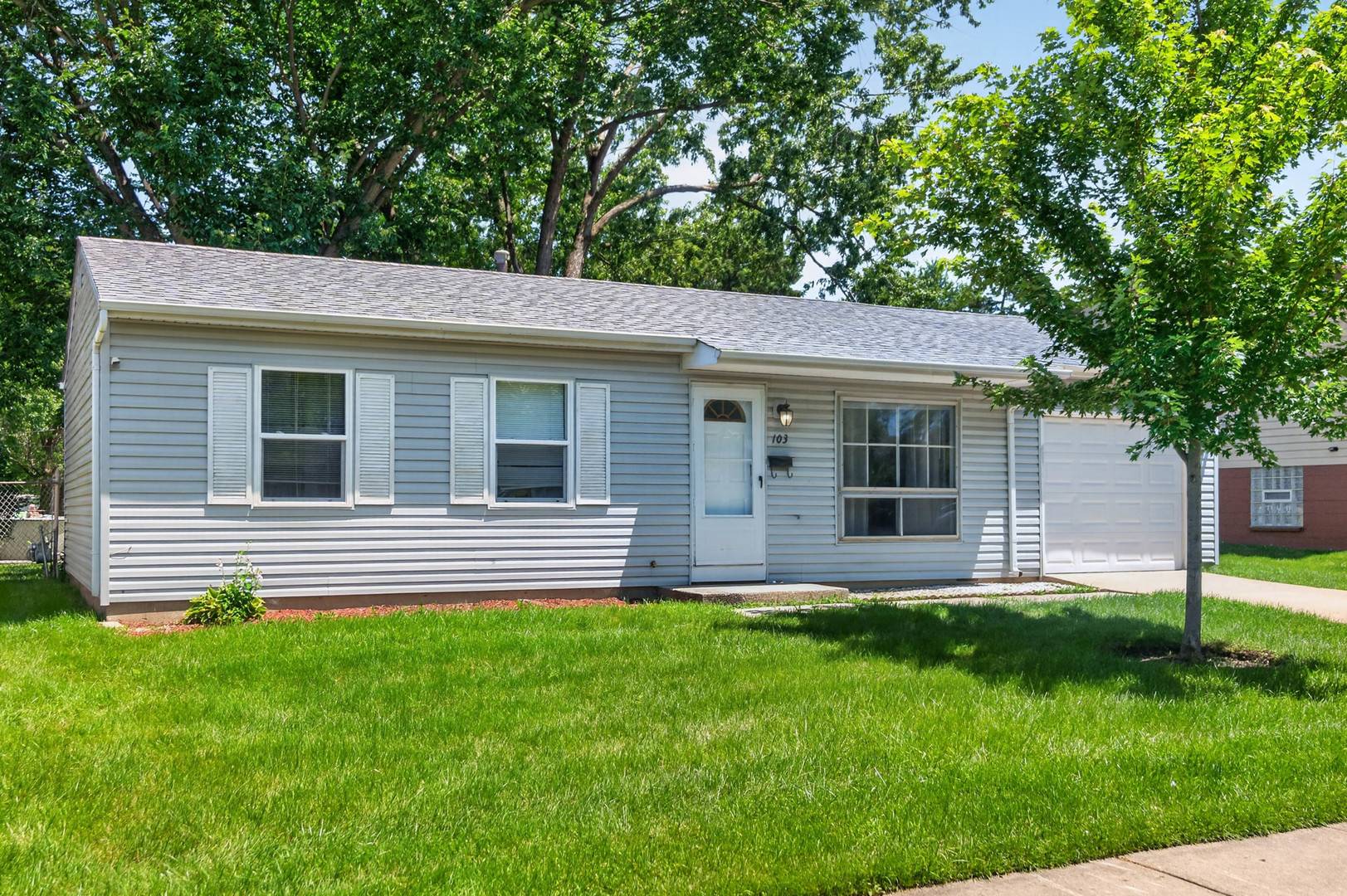 103 Willow RD, Streamwood, IL 60107