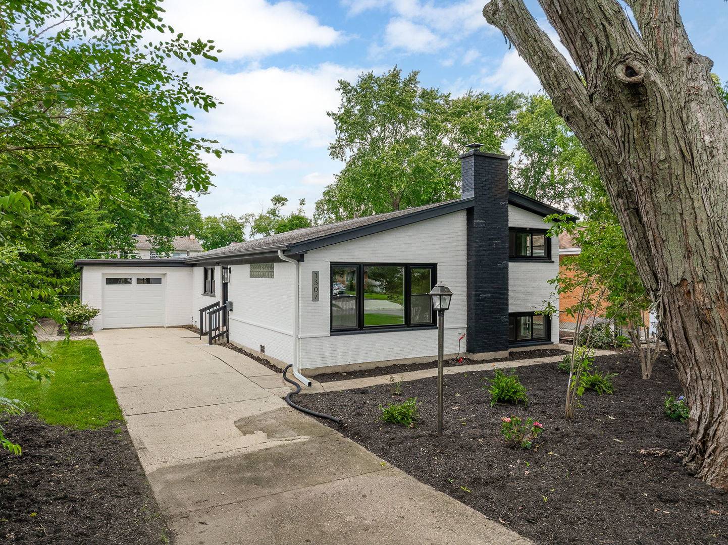 1307 Pershing AVE, Wheaton, IL 60189