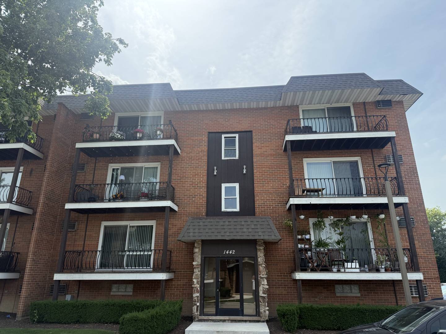 1442 Carriage LN #2, Westmont, IL 60559