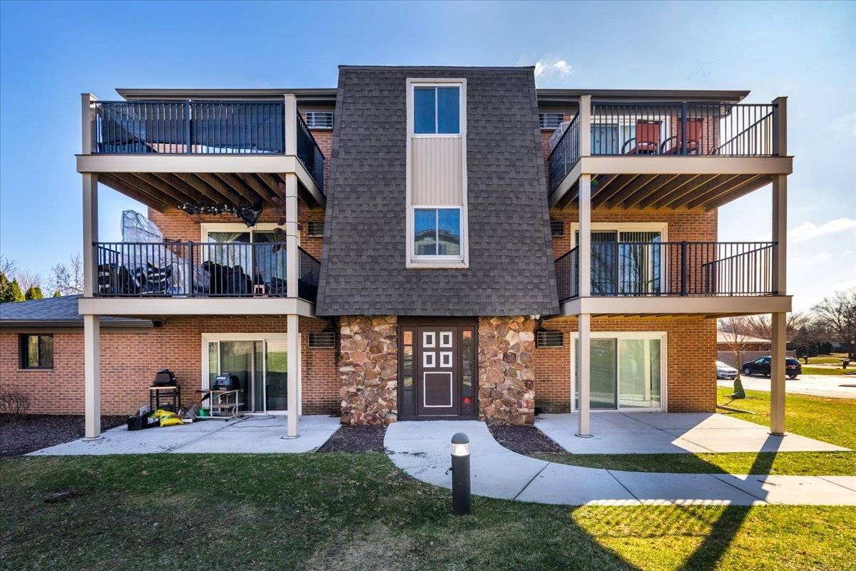 716 W 65th ST #6, Westmont, IL 60559