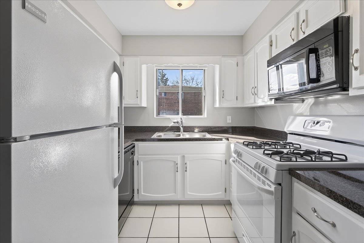 716 W 65th ST #6, Westmont, IL 60559