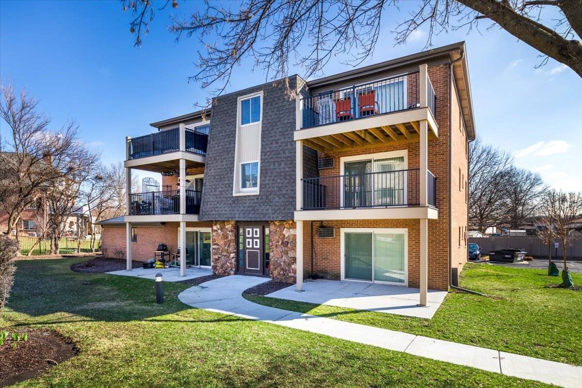 716 W 65th ST #6, Westmont, IL 60559