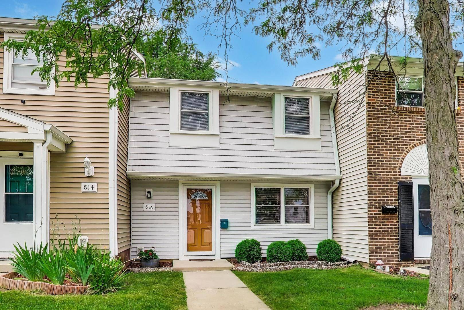 816 Mansfield CT, Schaumburg, IL 60194