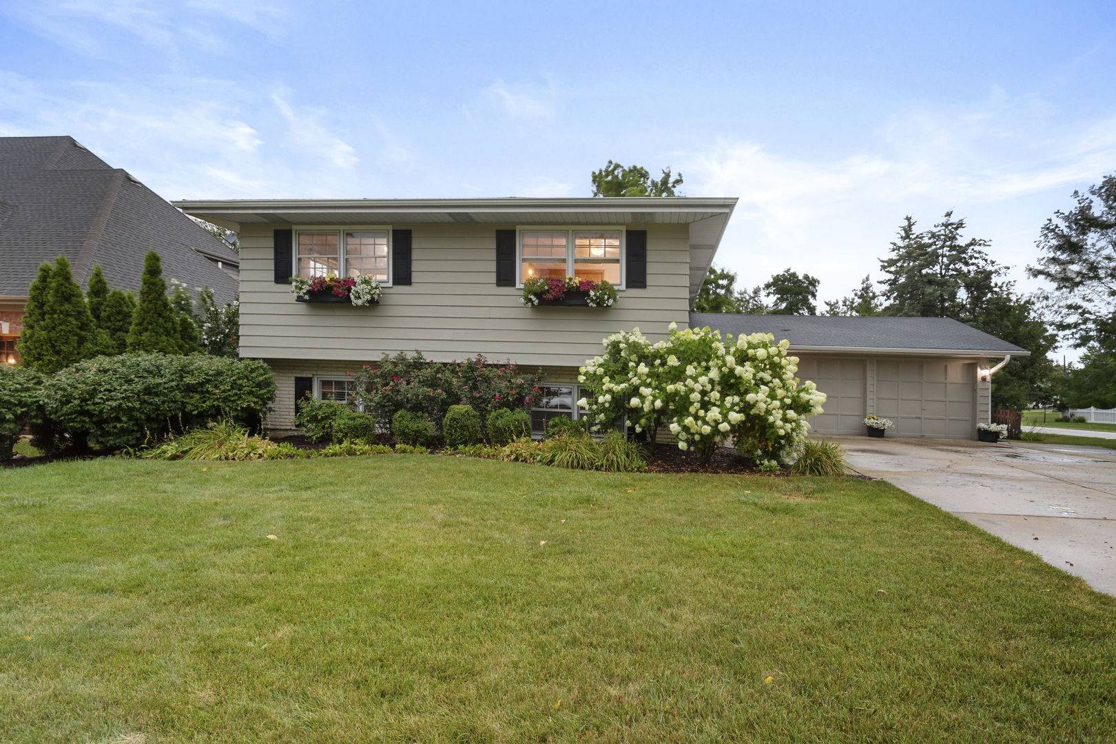600 Sherman ST, Downers Grove, IL 60515