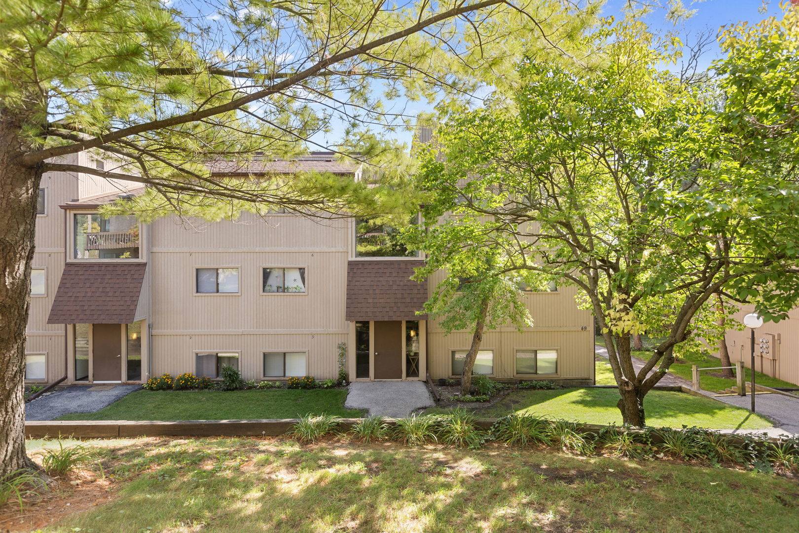 49 Oak Hill Colony #12, Fox Lake, IL 60020