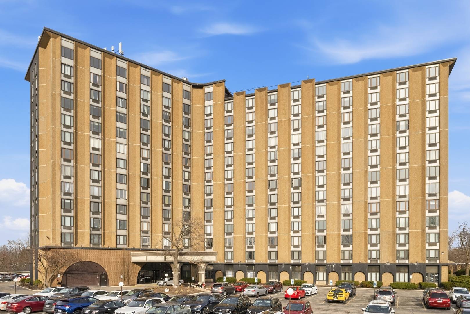 1 Renaissance PL #709, Palatine, IL 60067