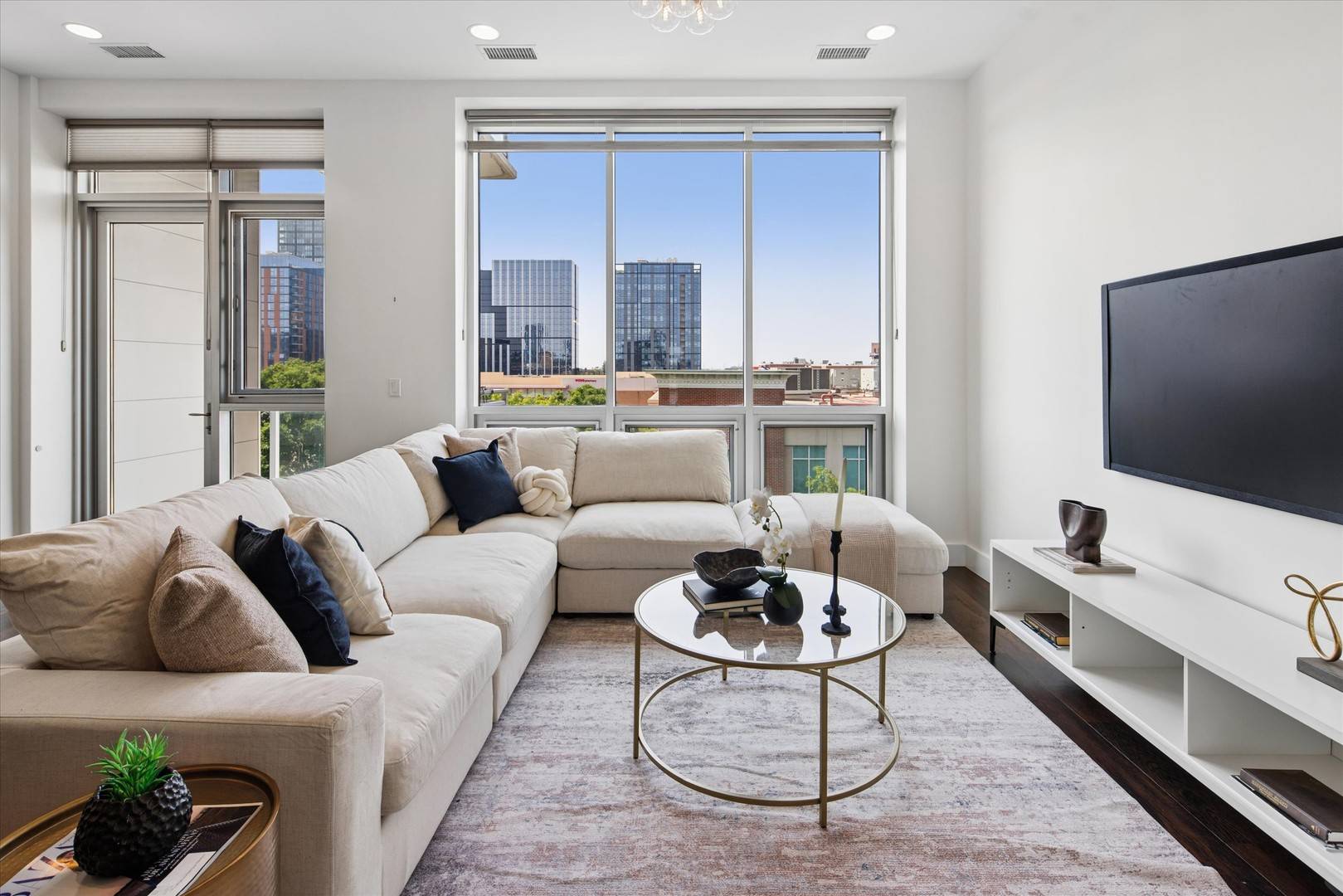 1124 W Adams ST #5E, Chicago, IL 60607