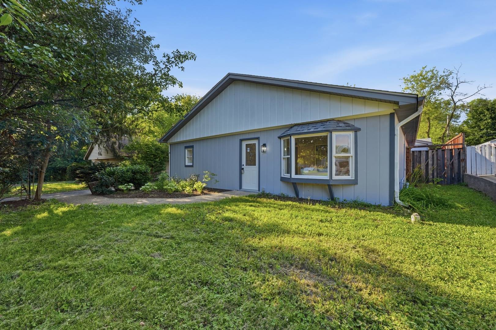 702 Columbus ST, Mchenry, IL 60051