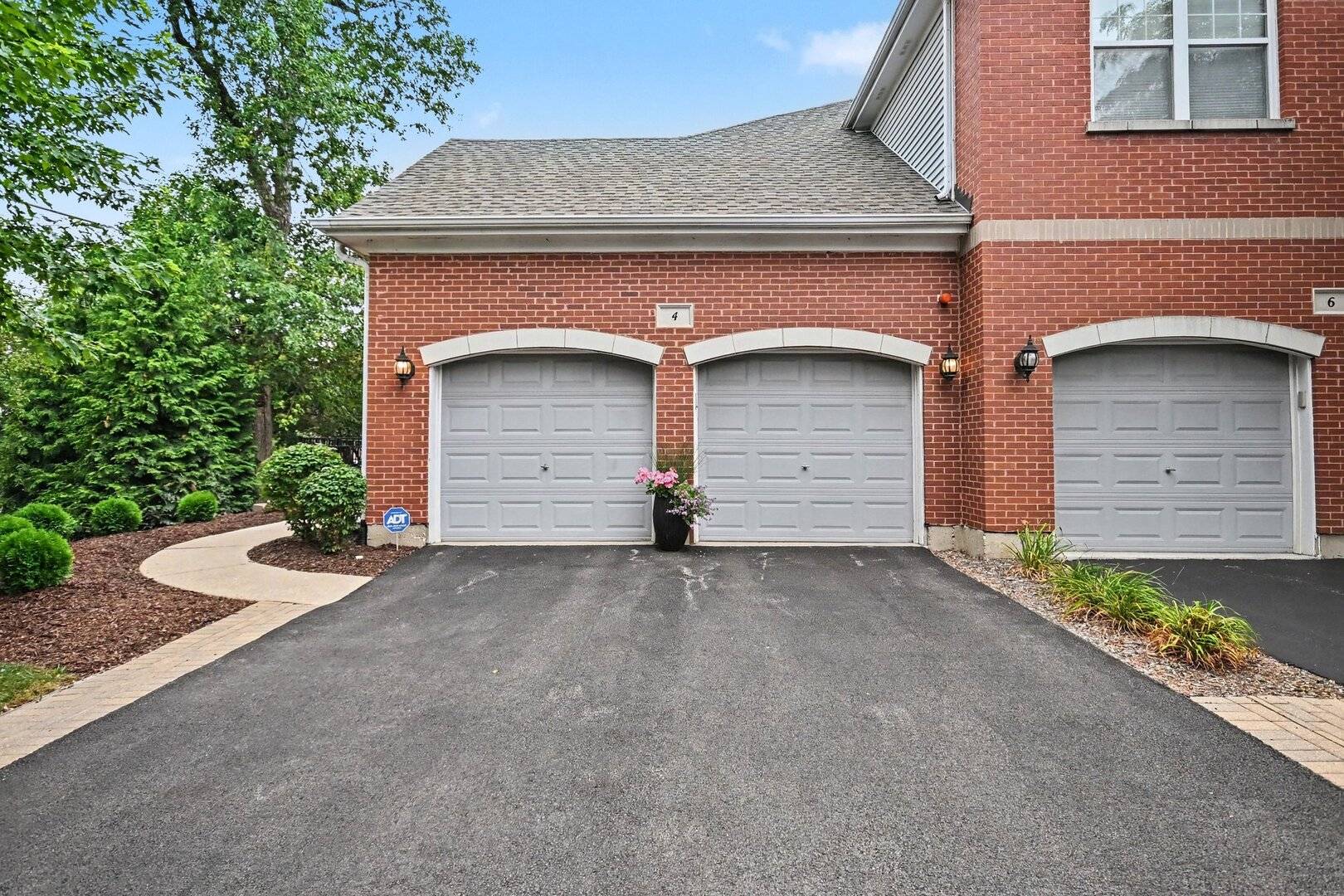 4 Lakebreeze CT, Lake Zurich, IL 60047