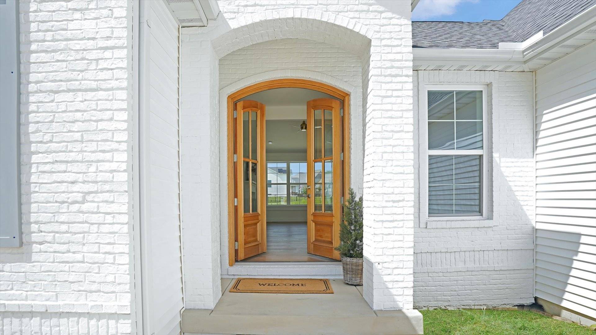 1203 Willowgrove LN, Mahomet, IL 61853