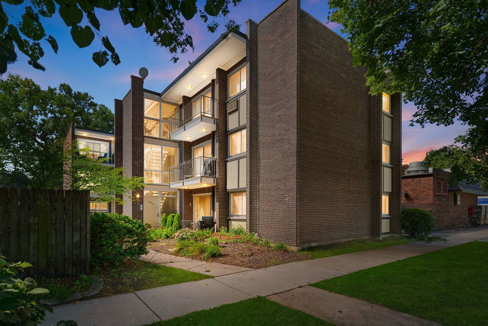 653 South BLVD #101S, Oak Park, IL 60302
