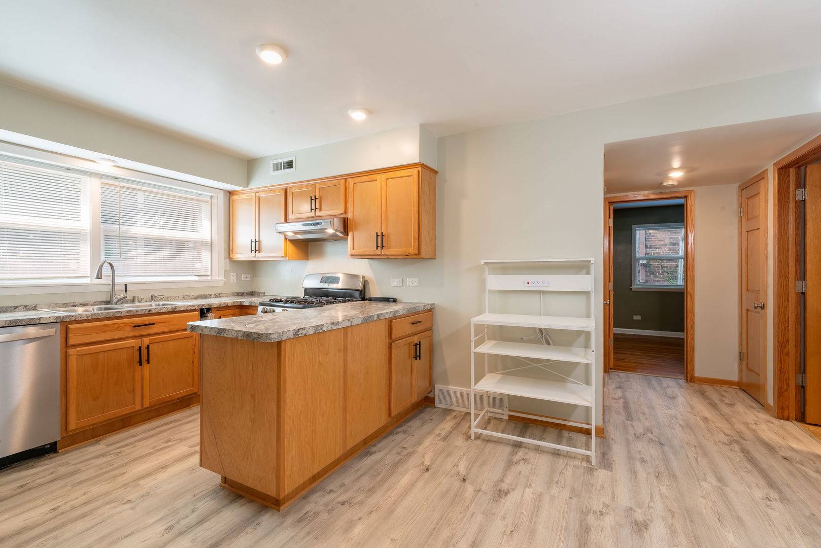 653 South BLVD #101S, Oak Park, IL 60302