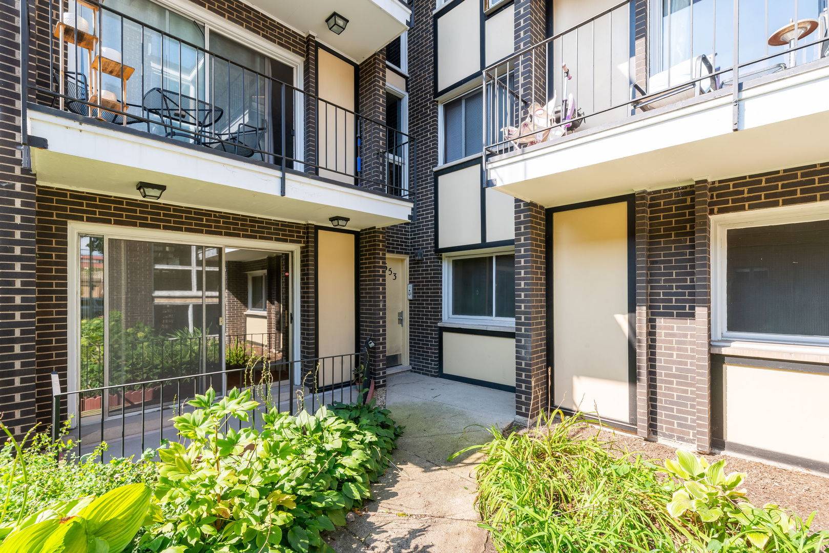 653 South BLVD #101S, Oak Park, IL 60302