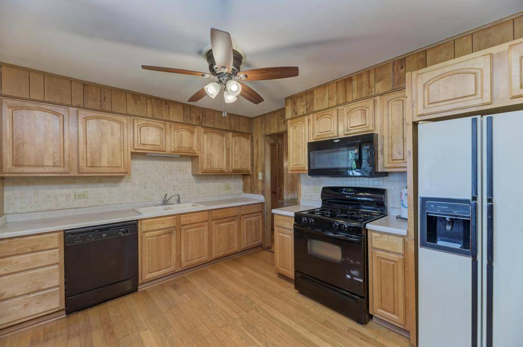 8719 Willow RD, Hickory Hills, IL 60457
